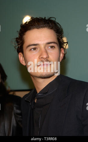 LOS ANGELES, CA. Dicembre 15, 2002: Attore Orlando Bloom presso il Los Angeles premiere del suo nuovo film Il Signore degli Anelli: Le Due Torri. © Paul Smith/Featureflash Foto Stock