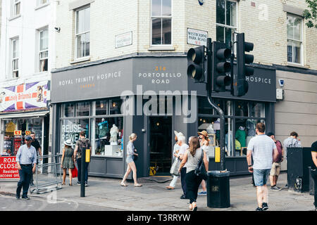Londra/UK - 20 Luglio 2018: Royal Trinità Ospizio Portobello Road a Notting Hill, Londra, Regno Unito Foto Stock