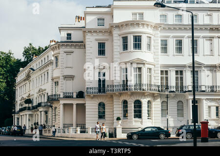 Londra/UK - 21 Luglio 2018: case cittadine Vittoriane in Kensington Park Road a Notting Hill, Londra, Regno Unito Foto Stock