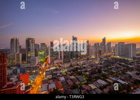 Skyline di Makati a Manila nelle Filippine Foto Stock