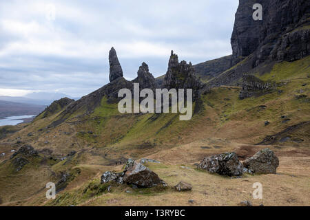 Il vecchio uomo di Storr sul Trotternish Ridge, Isola di Skye, regione delle Highlands, Scotland, Regno Unito Foto Stock