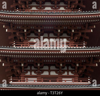 Frammento di pagoda in autentico stile. Antica Architettura del Giappone Foto Stock