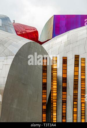 La facciata esterna del museo di cultura pop, MoPOP, architetto Frank Gehry, Seattle, Washington, Stati Uniti d'America Foto Stock