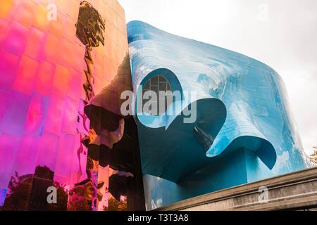 La facciata esterna del museo di cultura pop, MoPOP, architetto Frank Gehry, Seattle, Washington, Stati Uniti d'America Foto Stock