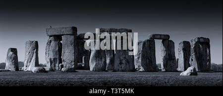 Drammatica fotografia di Stonehenge in bianco e nero Foto Stock