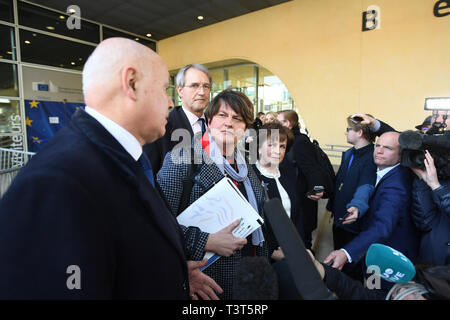 (Da sinistra a destra) Iain Duncan Smith, Owen Paterson e Arlene Foster, parlare con i media al di fuori della Commissione europea a seguito di un incontro con il Commissario Michel Barnier per discutere Brexit. Foto Stock