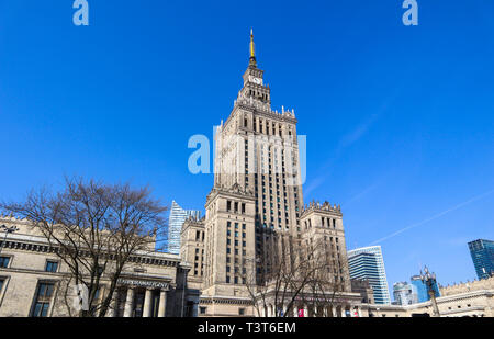 / Varsavia Polonia - 03 aprile 2019. Palazzo della Cultura e della scienza e grattacieli di affari nel centro della città Foto Stock