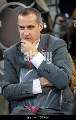 Manager campagna Corey Lewandowski in media holding area durante un Donald Trump campaign evento in Columbus, Ohio. Egli è stato direttore della campagna di Donald Trump's 2016 campagna per il Presidente degli Stati Uniti a partire da gennaio 2015 a giugno 2016. Foto Stock