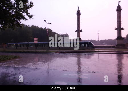 Bordeaux, Esplanade des Quinconces, moderno tram Foto Stock