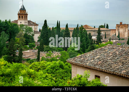 L'Alhambra da El Generalife (residenza estiva), Granada, Spagna Foto Stock