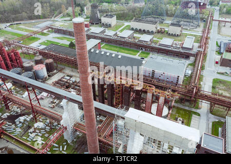 Antenna fuco vista di Zollverein grande vecchio abbandonato complesso industriale di Essen, Germania Foto Stock