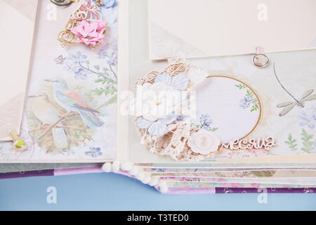 Scrapbooking album in chebbi chic stile per il bambino. Fatte a mano. Foto Stock