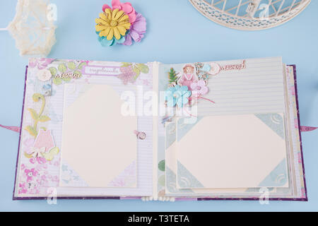 Scrapbooking album in chebbi chic stile per il bambino. Fatte a mano. Foto Stock