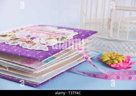 Scrapbooking album in chebbi chic stile per il bambino. Fatte a mano. Foto Stock