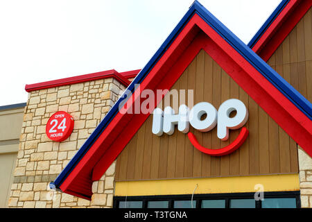 Il nuovo ristorante IHOP posizione nel 2019, in costruzione; IHOP logo su un ristorante esterno; College Station, Texas, Stati Uniti d'America. Foto Stock