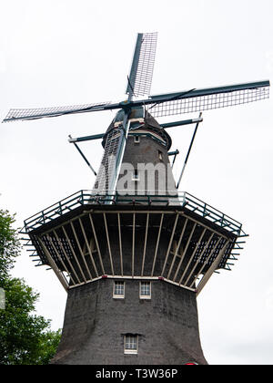 Brouwerij 't IJ Brewery, De Gooyer windmill, Amsterdam, Paesi Bassi Foto Stock