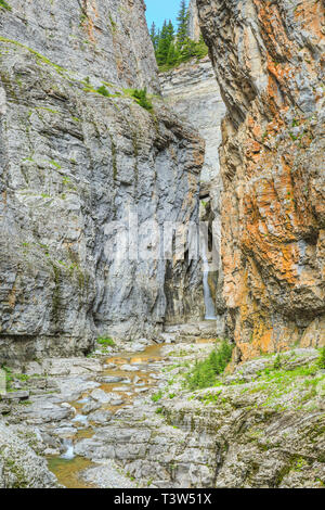 Terreni fangosi creek canyon e scende lungo il Rocky Mountain Front vicino bynum, montana Foto Stock