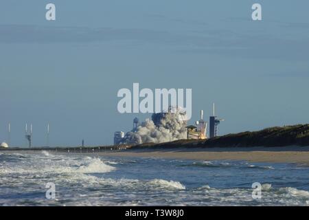 Cape Canaveral, in Florida/STATI UNITI D'America - 11 Aprile 2019: Arabsat-6un lancio Falcon pesante, Apr 11, 2019 Foto Stock