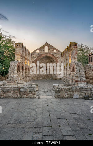 La Chiesa di Santa Sofia o antico vescovado presso sunrise in Nessebar città antica. Nesebar, Nesebr è un sito Patrimonio Mondiale dell'UNESCO. Un architetto bizantino Foto Stock