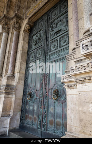 La maestosa Porta del Sacre Coeur a Parigi Foto Stock