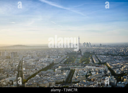 Vista aerea del paesaggio urbano di Parigi, Parigi, Ile de France, Francia Foto Stock