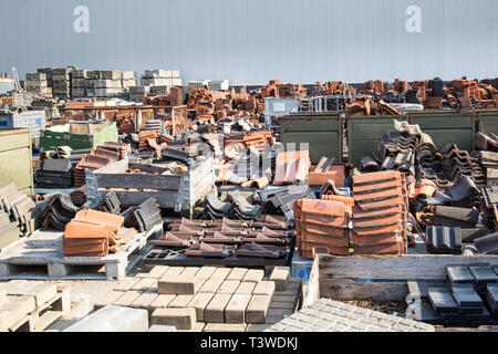 Riutilizzabili per materiali da costruzione da vecchie case ed edifici. Un buon esempio dell'economia circual. Foto Stock