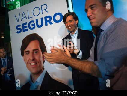 Malaga, Spagna. Xi Apr, 2019. Un grande poster raffigurante il candidato da Malaga per il congresso di partito popolare Pablo Montesinos è scoperto in un evento pubblico durante l'apertura spagnolo elezioni generali. Oggi, 12 aprile, oficially inizia la campagna per lo spagnolo elezioni generali che è pianificata per il 28 aprile. Partito popolare e i loro leader e candidato presidenziale Pablo Casado, speranza per diventare il prossimo Primo ministro spagnolo. Credito: Gesù Merida/SOPA Immagini/ZUMA filo/Alamy Live News Foto Stock