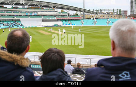 Londra, Regno Unito. 12 apr 2019. Una vista generale durante il Surrey v Essex, Specsavers County Championship Division una corrispondenza alla Kia ovale. Credito: Mitchell Gunn/ESPA-images/Alamy Live News Foto Stock