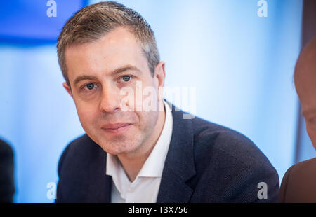 Berlino, Germania. Xii Apr, 2019. Il segretario generale della CDU berlinese, Stefan Evers, è stato ammesso nel corso di una conferenza stampa. Credito: Michael Kappeler/dpa/Alamy Live News Foto Stock