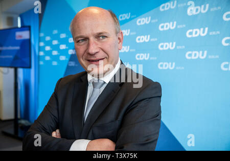 Berlino, Germania. Xii Apr, 2019. Kai Wegner (r), il candidato della CDU di Berlino per la presidenza dello stato della CDU, ha ammesso in una conferenza stampa. Credito: Michael Kappeler/dpa/Alamy Live News Foto Stock