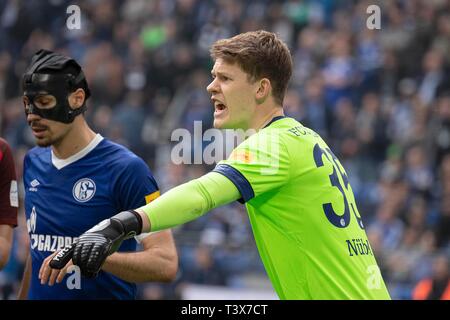 Gelsenkirchen, Deutschland. 06 apr, 2019. goalie Alexander NUEBEL Nubel (GE), mezza figura, mezza figura, dà istruzioni gesto, gesto; Soccer 1. Bundesliga, 28. Giornata, FC Schalke 04 (GE) - Eintracht Francoforte (F) 1: 2 su 06/04/2019 a Gelsenkirchen/Germania. DFL regolamenti vietano qualsiasi uso delle immagini come sequenze di immagini e/o quasi-video | Utilizzo di credito in tutto il mondo: dpa/Alamy Live News Foto Stock