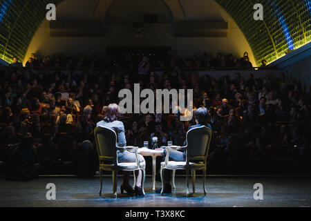 Vilnius Lituania - 11 Aprile 2011 Herta Muller sul palcoscenico del teatro. Foto Stock