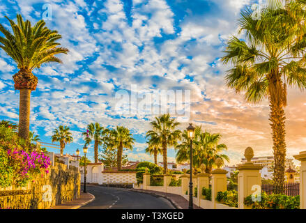 Street in Puerto de Santiago città, Tenerife, Isole canarie, Spagna. Foto Stock