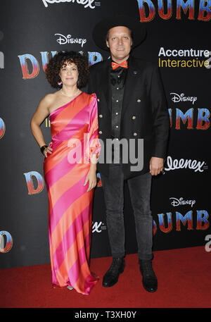 Premiere del film di Dumbo con: Regine Chassagne, Win Butler dove: Los Angeles, California, Stati Uniti quando: 11 Mar 2019 Credit: Apega/WENN.com Foto Stock