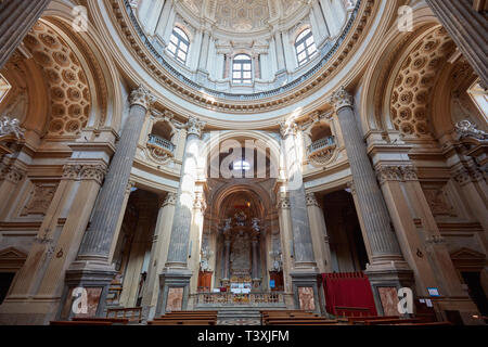 Torino, Italia - 21 agosto 2017: la Basilica di Superga interno sulle colline di Torino in una soleggiata giornata estiva in Italia Foto Stock