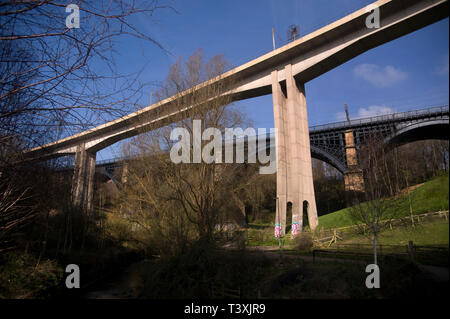 Byker metropolitana Ponte e ponte Byker, Ouseburn Valley, Newcastle-upon-Tyne Foto Stock