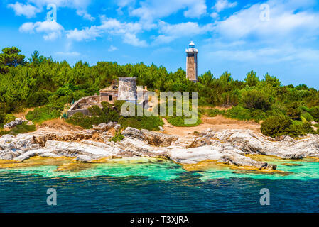 Il vecchio faro veneziano di Fiskardo village, Cefalonia Foto Stock