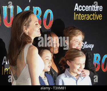 Disney's 'Dumbone' Premiere al El Capitan theater in Hollywood, la California il 11 marzo 2019 con: Angelina Jolie dove: Los Angeles, California, Stati Uniti quando: 11 Mar 2019 Credit: Sheri Determan/WENN.com Foto Stock