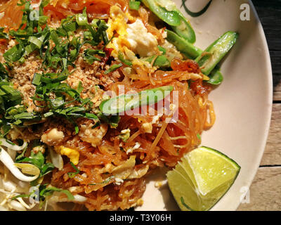 Thai noodles fritti (Pad Thai) è fritto Thailandia arrosto originale stile Foto Stock
