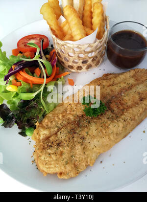 Fritte Dolly bistecca di pesce con patatine fritte impostato Foto Stock