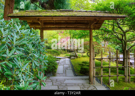 Gazebo in giardino Giapponese, Portland, Oregon, Stati Uniti Foto Stock