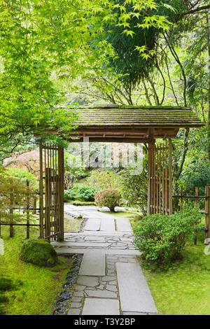 Gazebo in giardino Giapponese, Portland, Oregon, Stati Uniti Foto Stock