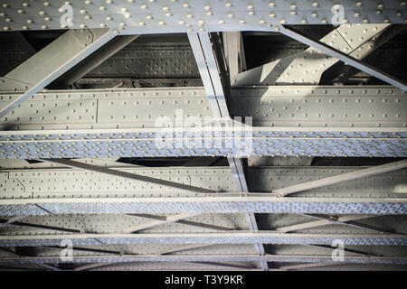Ponte levatoio struttura di acciaio sotto il ponte, San Pietroburgo, Russia Foto Stock