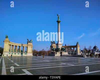 Piazza degli Eroi (Hősök tere)a Budapest, Ungheria Foto Stock