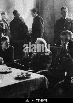 Winston Churchill avente il tè in un pasticcio R.A.F. nel settembre 1941 Foto Stock