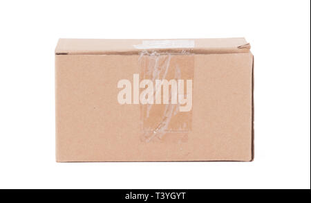 Scatola di cartone con sportellino chiuso il coperchio, coperchio aperto, isolato su bianco Foto Stock