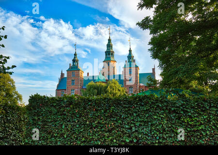 Famoso il castello di Rosenborg, uno dei castelli più visitati in Copenhagen Foto Stock