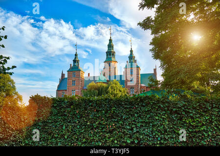 Famoso il castello di Rosenborg, uno dei castelli più visitati in Copenhagen Foto Stock