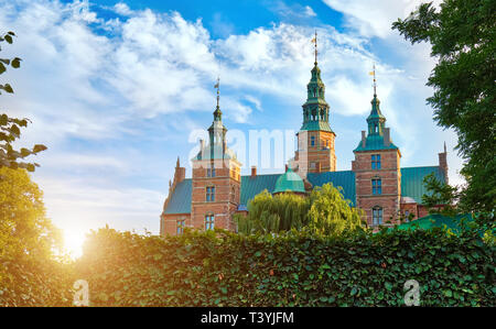 Famoso il castello di Rosenborg, uno dei castelli più visitati in Copenhagen Foto Stock