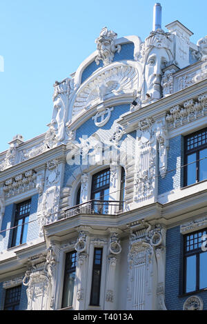 Dettaglio di stile Art Nouveau (Jugendstil) edificio nel centro storico di Riga, Lettonia Foto Stock